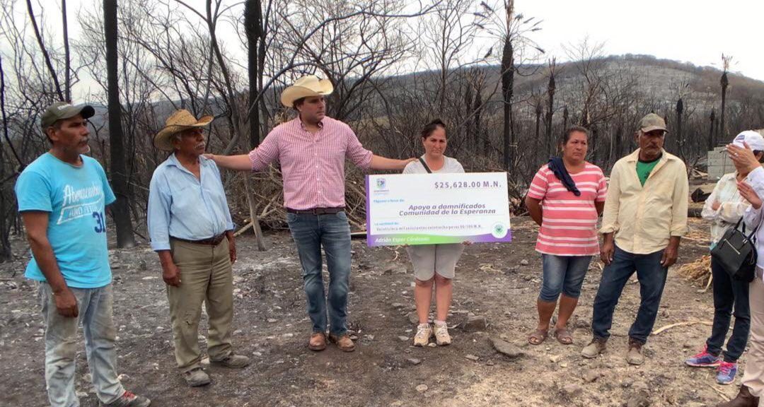 Dona el alcalde AEC su sueldo a daminificados por incendios