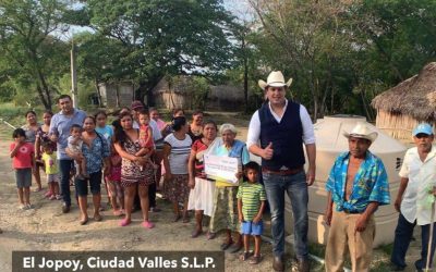 Dona alcalde tanques de agua en cuatro ejidos de Ciudad Valles