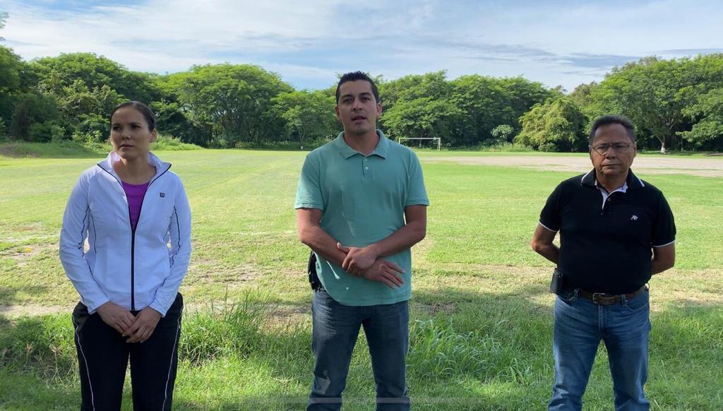 Anuncia alcalde instalación de contenedores de basura en campos deportivos de Valles