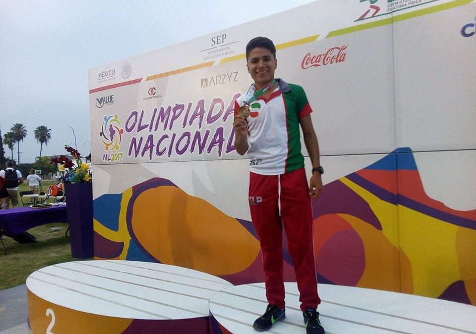 EL ATLETA ARTURO REYNA SE UNE A LA JORNADA NACIONAL DE SANA DISTANCIA Y SE QUEDA EN CASA.