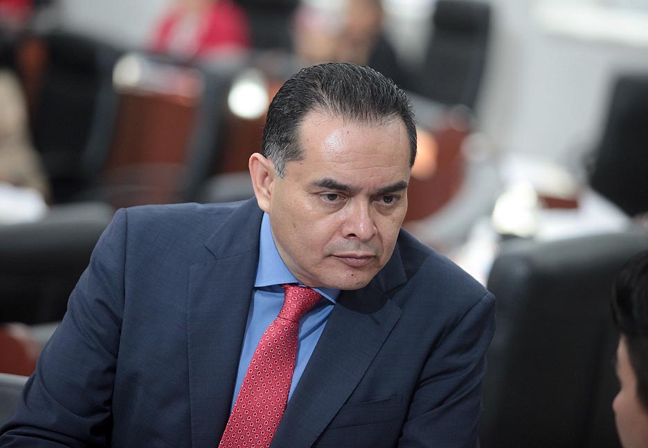Proponen sanciones más severas a quienes cometan delitos y agresiones en contra de personal de salud durante la contingencia sanitaria.