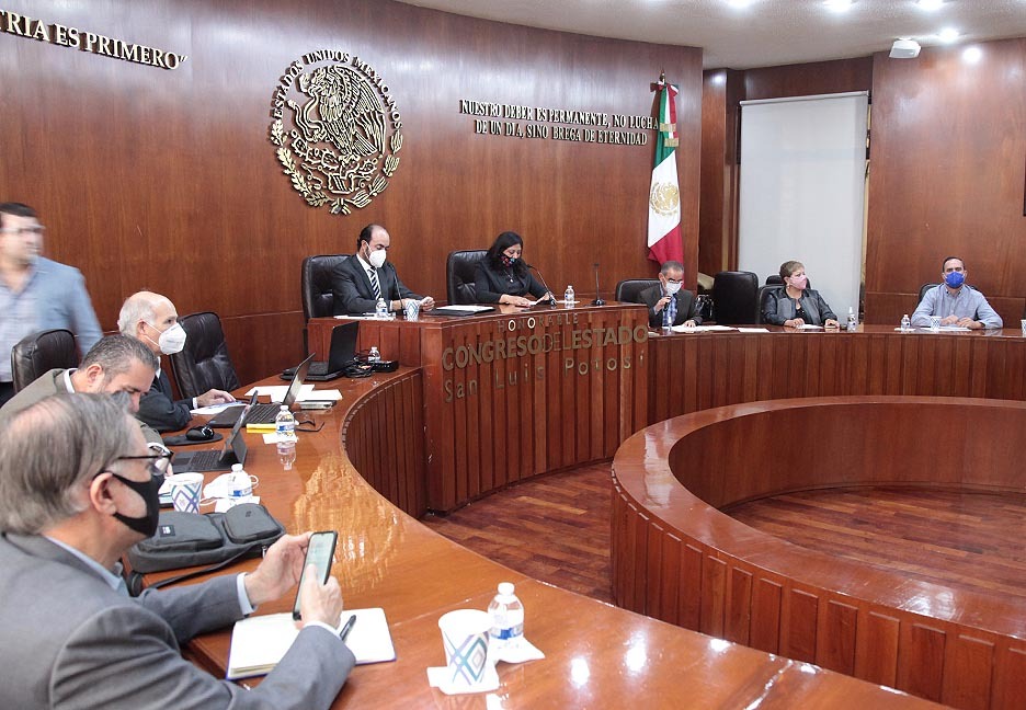 A FIN DE CONOCER LAS ESTRATEGIAS, INVERSIONES Y PROGRAMAS DEL GOBIERNO DEL ESTADO DURANTE LA PANDEMIA DE COVID 19-EN EL SECTOR ECONÓMICO, DIPUTADOS SE REUNIERON CON EL TITULAR DE LA SEDECO GUSTAVO PUENTE OROZCO.
