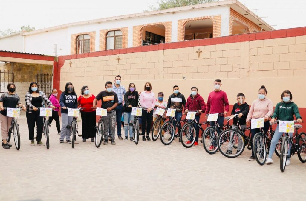 LVR ENTREGÓ BICICLETAS A ESTUDIANTES DE LA CAPITAL