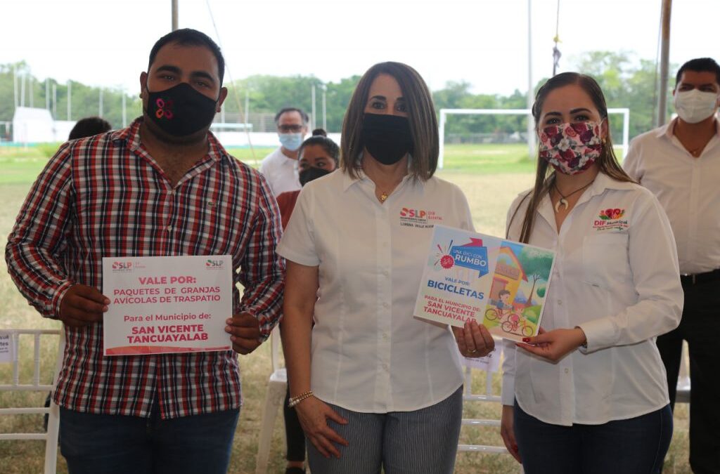 EN GIRA DE TRABAJO, LVR ENTREGÓ GRANJAS Y BICIS EN LA HUASTECA