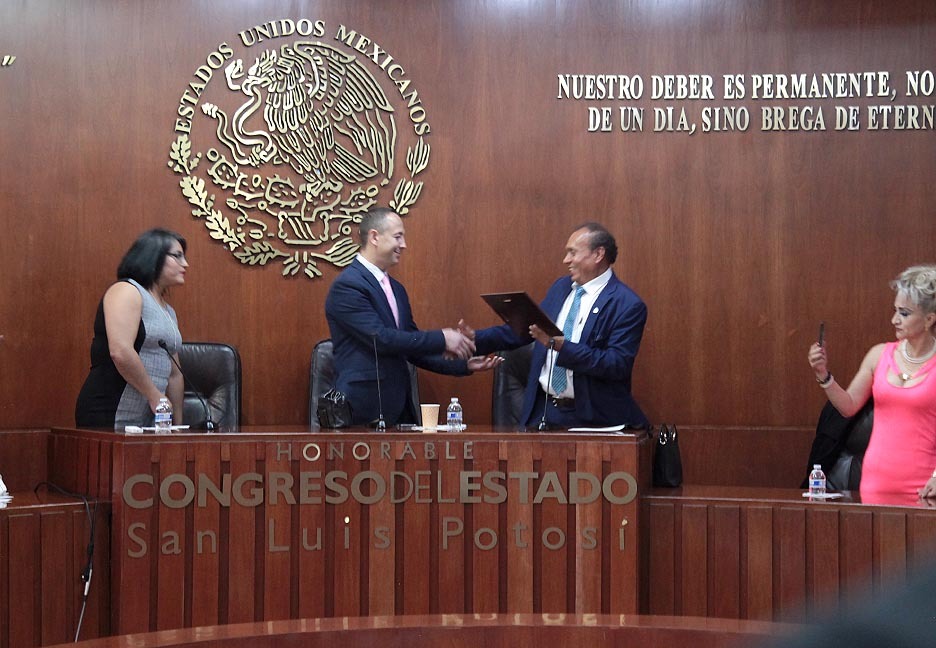 EL LEGISLADOR DEBE EJERCER SU DERECHO PARLAMENTARIO PARA SER UN CONTRAPESO REAL CON LOS DEMÁS PODERES: DIP. EDGARDO HERNÁNDEZ CONTRERAS