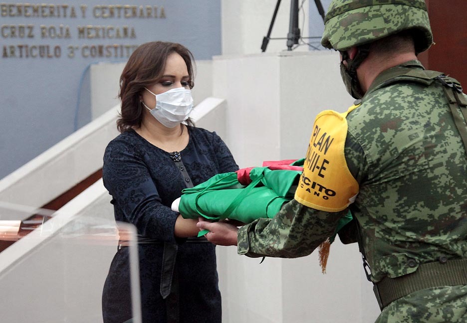 HAY SITUACIONES QUE NOS GENERAN IDENTIDAD, Y NATURALMENTE QUE UNO DE ELLOS ES LA BANDERA NACIONAL, ADEMÁS DE SU ESCUDO Y EL HIMNO NACIONAL