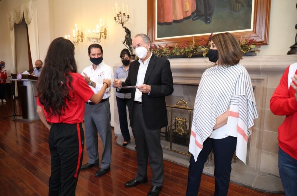 GOBERNADOR JM CARRERAS RECONOCE A DEPORTISTAS QUE REPRESENTARON A SLP EN JUEGOS NACIONALES CONADE Y OLÍMPICOS