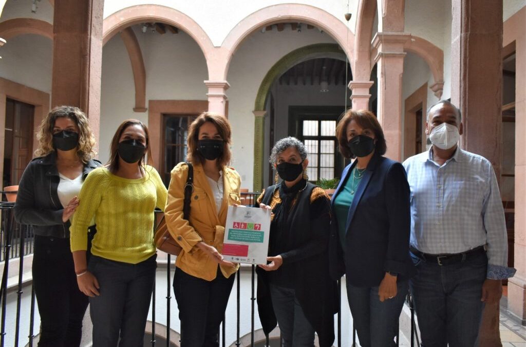 SECTUR RECIBE PROTOCOLO DE ATENCIÓN A PERSONAS CON DISCAPACIDAD