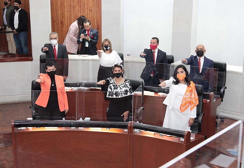 EN SESIÓN SOLEMNE DE INSTALACIÓN, LOS 27 INTEGRANTES DE LA LXIII LEGISLATURA DEL CONGRESO DEL ESTADO RINDIERON PROTESTA DE LEY