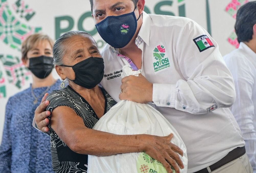 GOBERNADOR LE CUMPLE A HUASTECA SUR CON BECAS ALIMENTARIAS Y OBRAS TURÍSTICAS