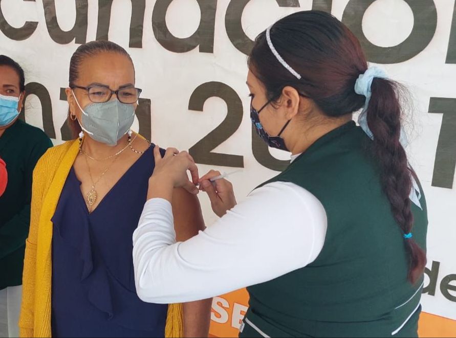 APLICAN MÁS DE 200 DOSIS CONTRA LA INFLUENZA A PERSONAL DEL SEER