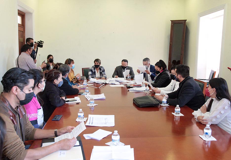 CONGRESO DEL ESTADO RECIBIÓ DEL DIF ESTATAL UN BUZÓN DE PROPUESTAS DERIVADAS DE LA CONSULTA PÚBLICA A PERSONAS CON DISCAPACIDAD