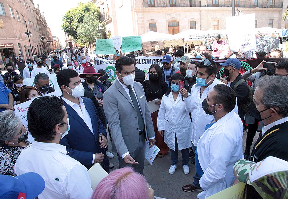 LEGISLADORES ATIENDEN A COLECTIVOS QUE PIDEN REVISAR LA INICIATIVA PARA EXPEDIR LA LEY GENERAL DE BIENESTAR ANIMAL QUE SE ENCUENTRA EN EL SENADO