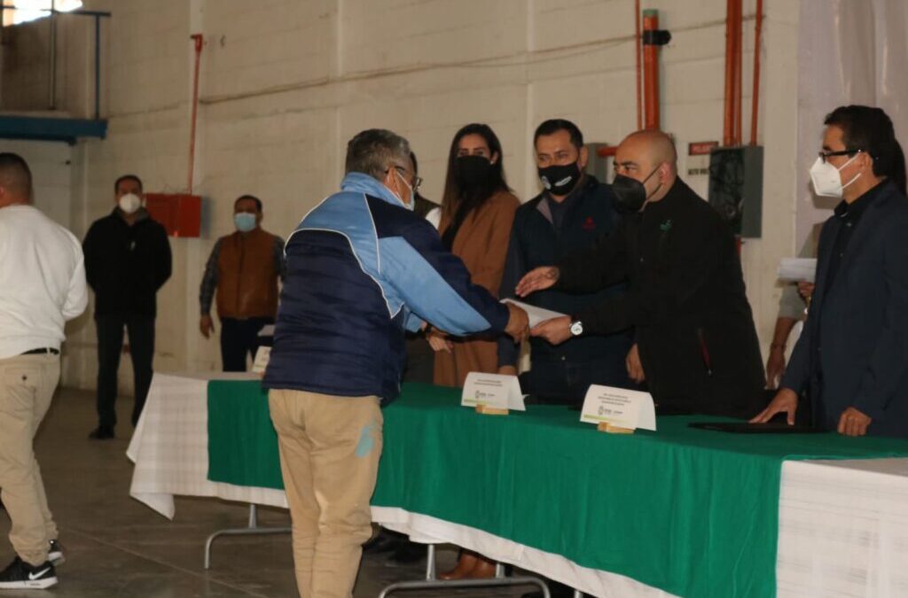 PERSONAS PRIVADAS DE LA LIBERTAD RECIBEN CERTIFICADOS DE PRIMARIA Y SECUNDARIA