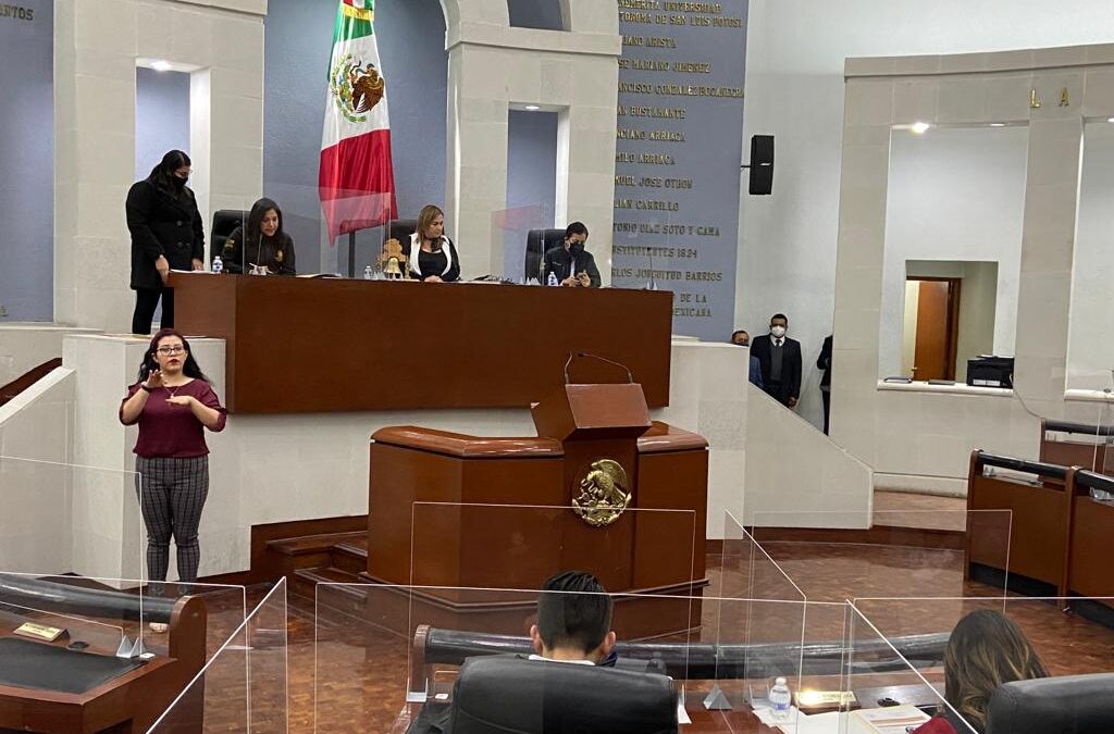 RECIBE EL DIP. JOSÉ LUIS FERNÁNDEZ INICIATIVA PARA SANCIONAR CON MAYOR SEVERIDAD EL MALTRATO A LOS ANIMALES, DEL GOBERNADOR DEL ESTADO, RICARDO GALLARDO.
