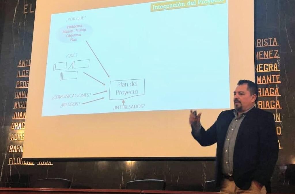 CAPACITAN A SERVIDORES PÚBLICOS EN “ADMINISTRACIÓN DE PROYECTOS”