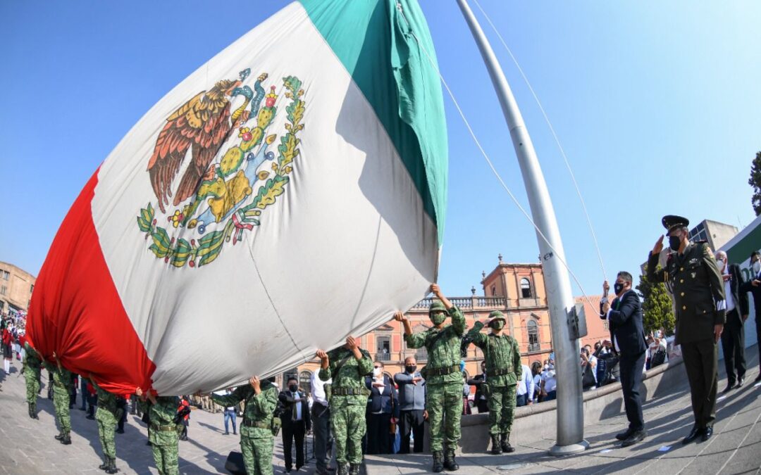 PRESIDE RICARDO GALLARDO CEREMONIA CONMEMORATIVA DEL DÍA DE LA BANDERA