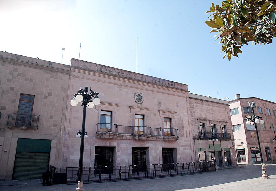 EN SAN LUIS POTOSÍ NO DEBE SUSPENDERSE EL USO DE CUBRE BOCAS EN ESPACIOS PÚBLICOS, PORQUE EL RIESGO DE CONTAGIO POR COVID-19 NO HA DISMINUIDO
