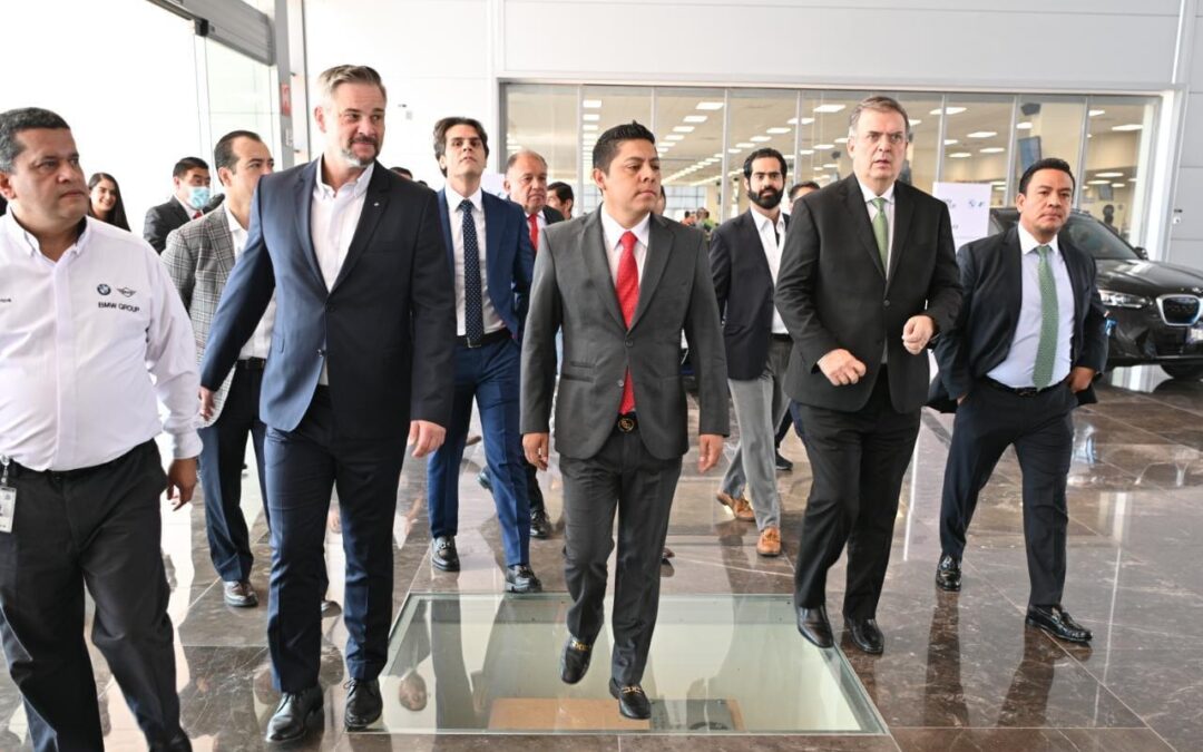 GOBERNADOR RICARDO GALLARDO Y CANCILLER MARCELO EBRARD REALIZAN RECORRIDO EN PLANTA BMW
