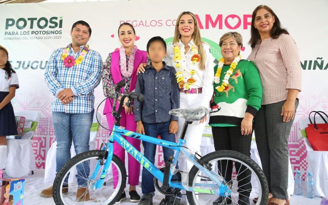 DIF ESTATAL LLEVA FELICIDAD A NIÑAS Y NIÑOS DE LA HUASTECA CON ENTREGA DE JUGUETES