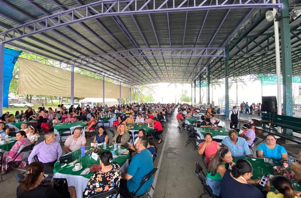 OTORGA AYUNTAMIENTO RECONOCIMIENTOS A LAS EDUCADORAS EN SU DÍA