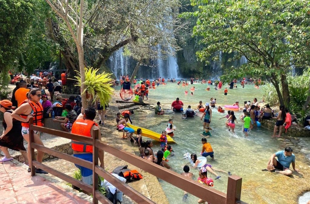 TURISTAS “ABARROTAN” PARAJES TURÍSTICOS EN TODO EL ESTADO