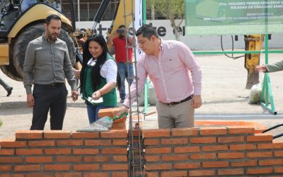 LLEVA RICARDO GALLARDO JUSTICIA SOCIAL A ESCUELA OLVIDADA POR LA HERENCIA MALDITA