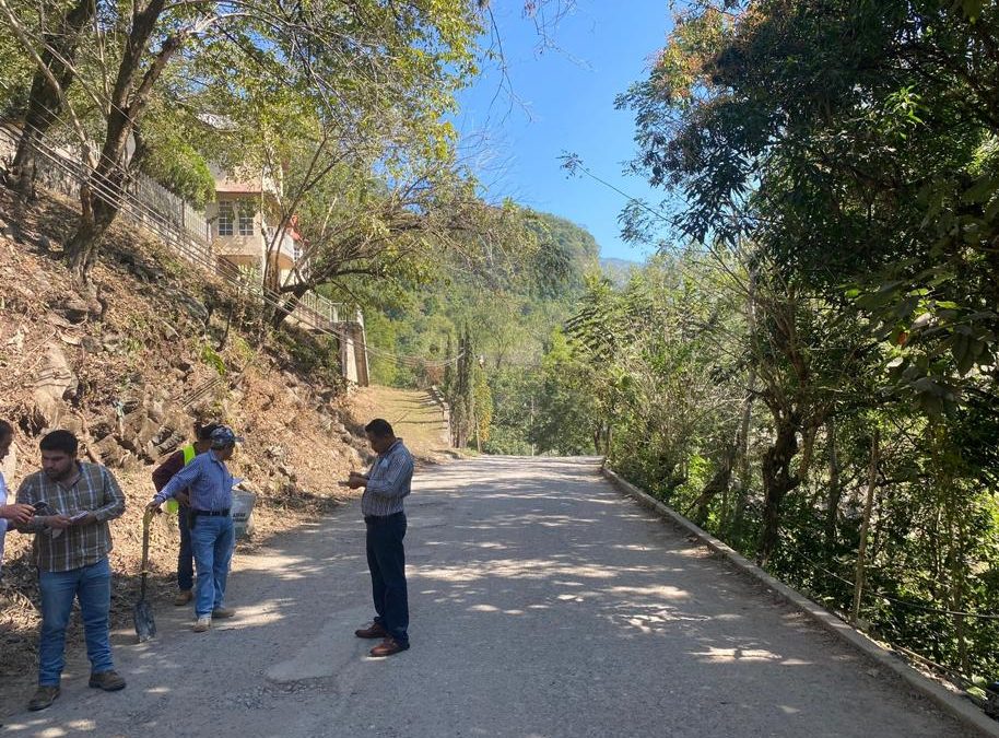 GOBIERNO ESTATAL ASESORA A MUNICIPIOS PARA HACER CAMINOS