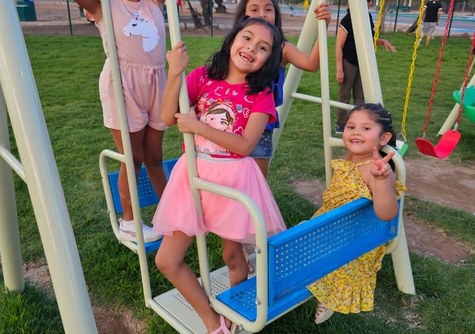 FAMILIAS DISFRUTAN EL FIN DE SEMANA EN PARQUES TANGAMANGA Y LAS CAMELIAS