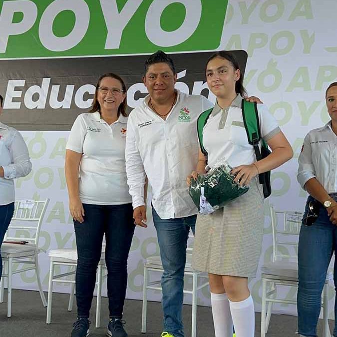 GALLARDO ENTREGA APOYOS ESCOLARES Y ARRANCA UNIDAD DEPORTIVA EN TANQUIÁN