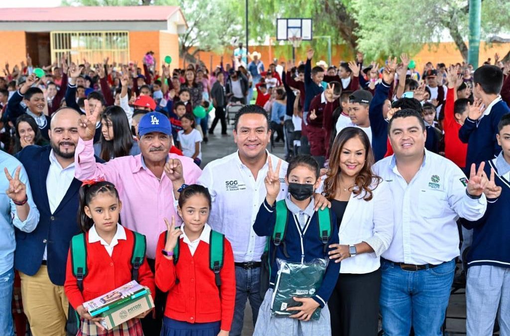GOBIERNO ESTATAL LLEVA MÁS APOYOS ESCOLARES AL ALTIPLANO