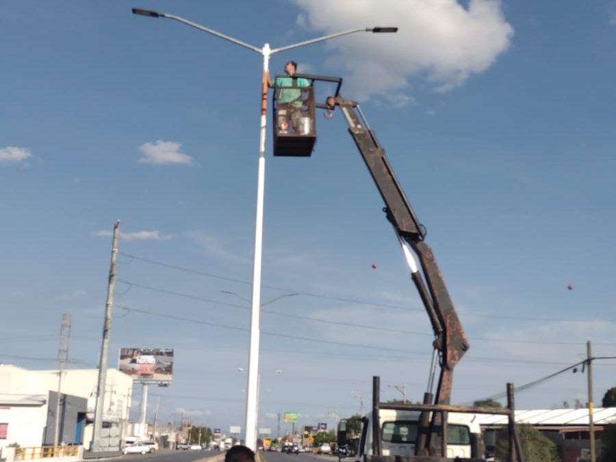 GOBIERNO ESTATAL REALIZA ACCIONES DE MANTENIMIENTO EN CARRETERA A ZACATECAS.