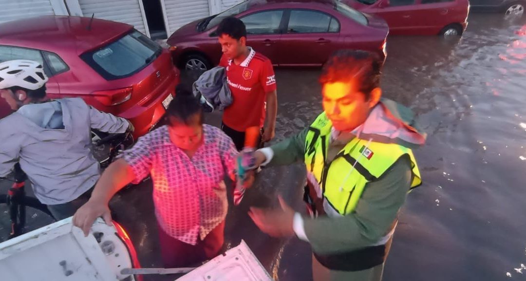 CUERPOS DE EMERGENCIA APOYAN A LA CIUDADANÍA TRAS FUERTES LLUVIAS AL ORIENTE DE LA CIUDAD