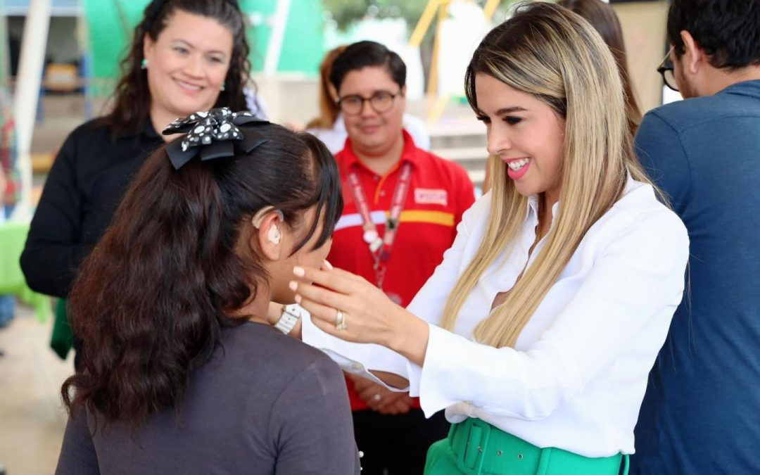 GOBIERNO ESTATAL BRINDA APOYO CON ENTREGA DE AUXILIARES AUDITIVOS