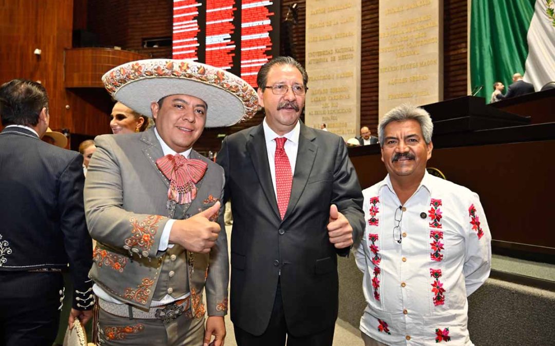 RICARDO GALLARDO RECIBE RECONOCIMIENTO NACIONAL POR IMPULSAR A LA CHARRERÍA