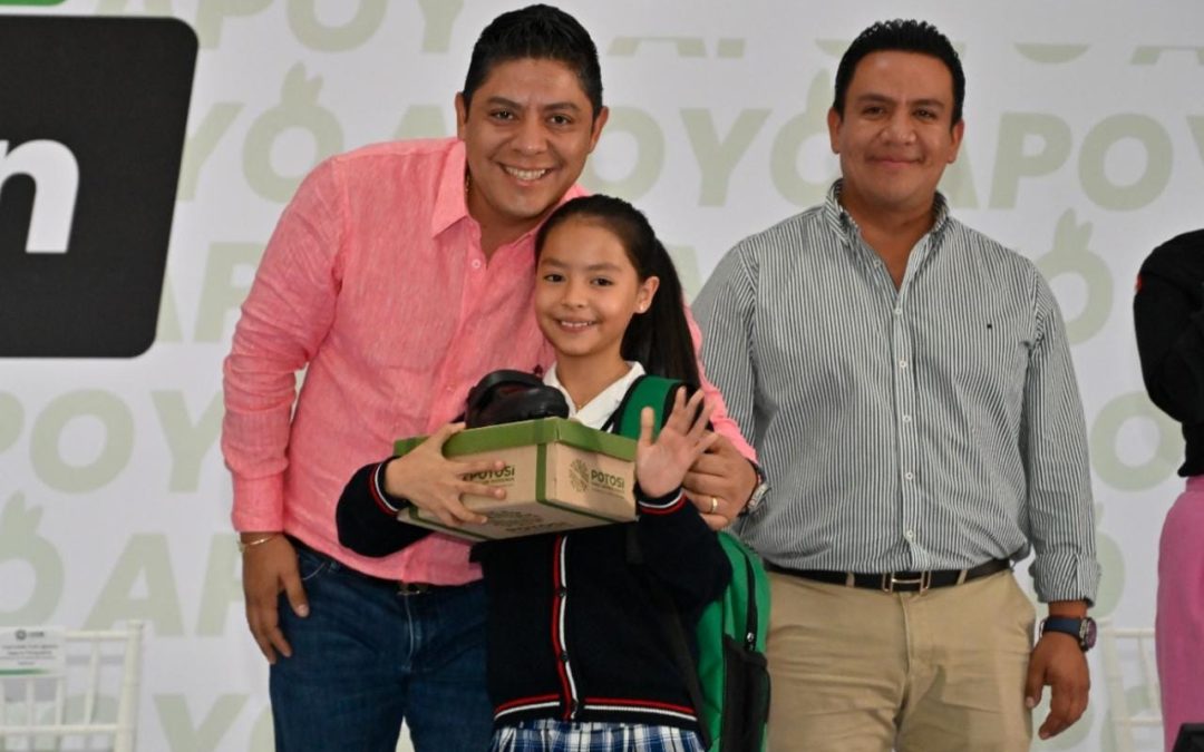 BENEFICIARIOS AGRADECEN AL GOBERNADOR POR LOS APOYOS ESCOLARES