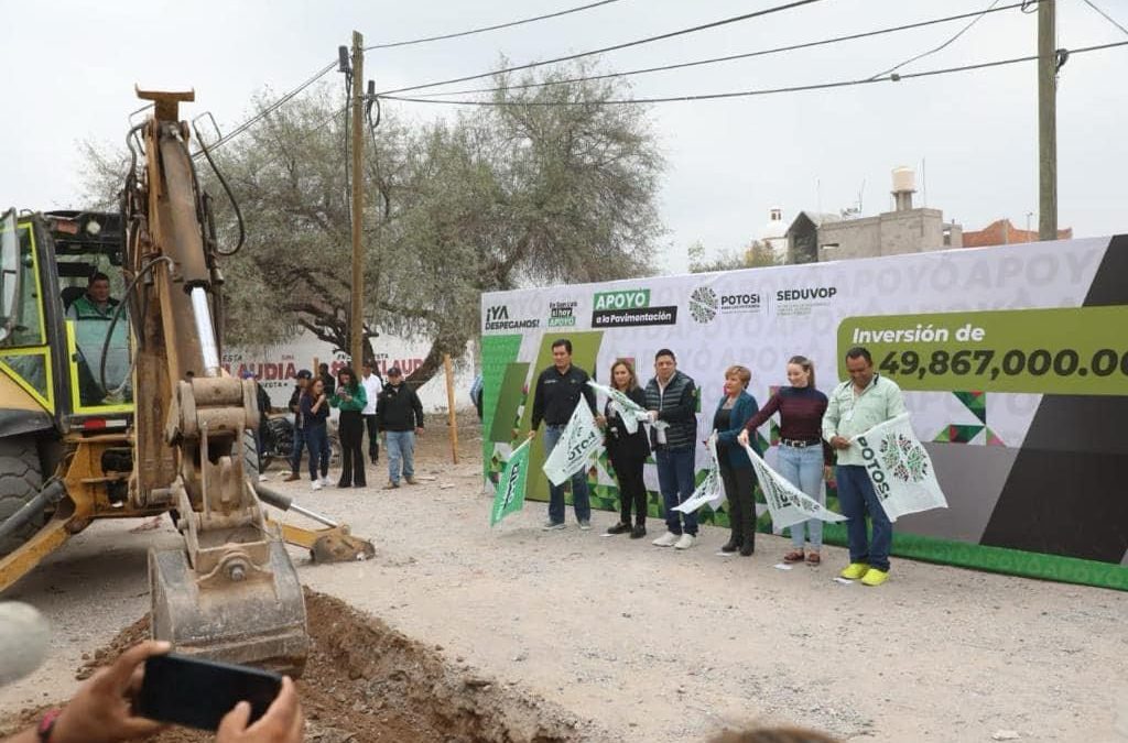 RICARDO GALLARDO INICIA LA PAVIMENTACIÓN DE SIETE CALLES EN LAS FLORES