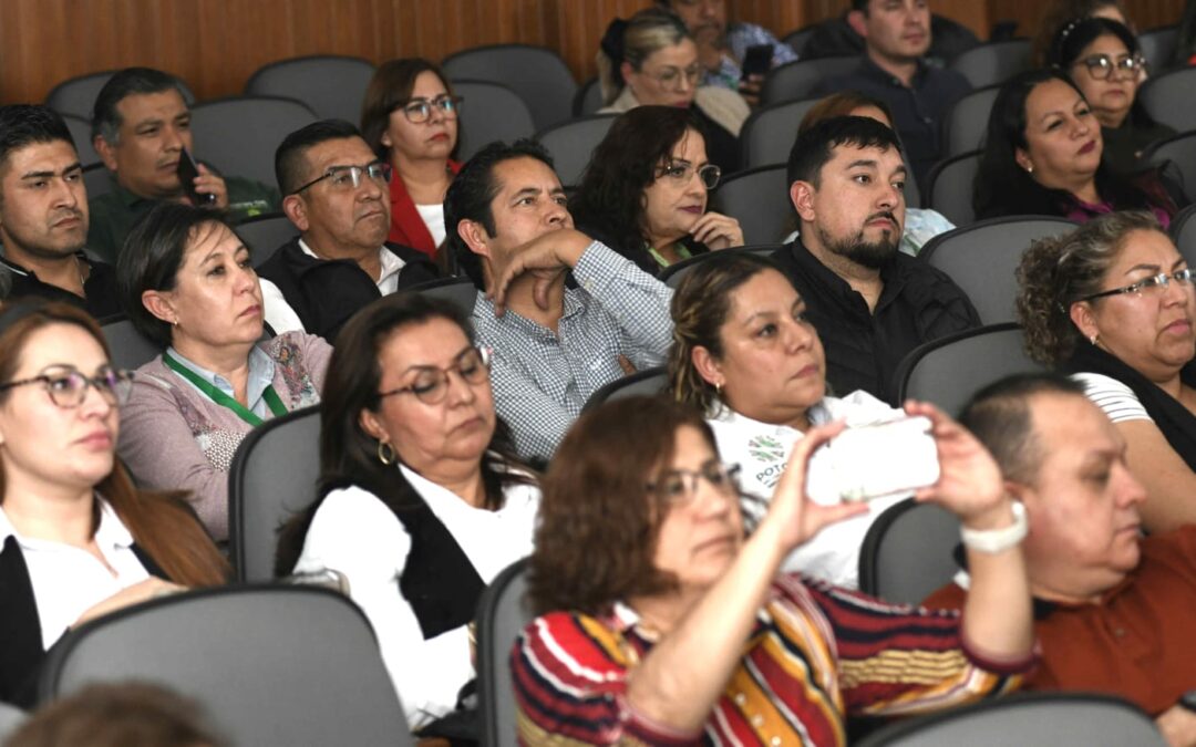 TRABAJADORES RECIBEN CAPACITACIÓN EN “ADMINISTRACIÓN PÚBLICA”