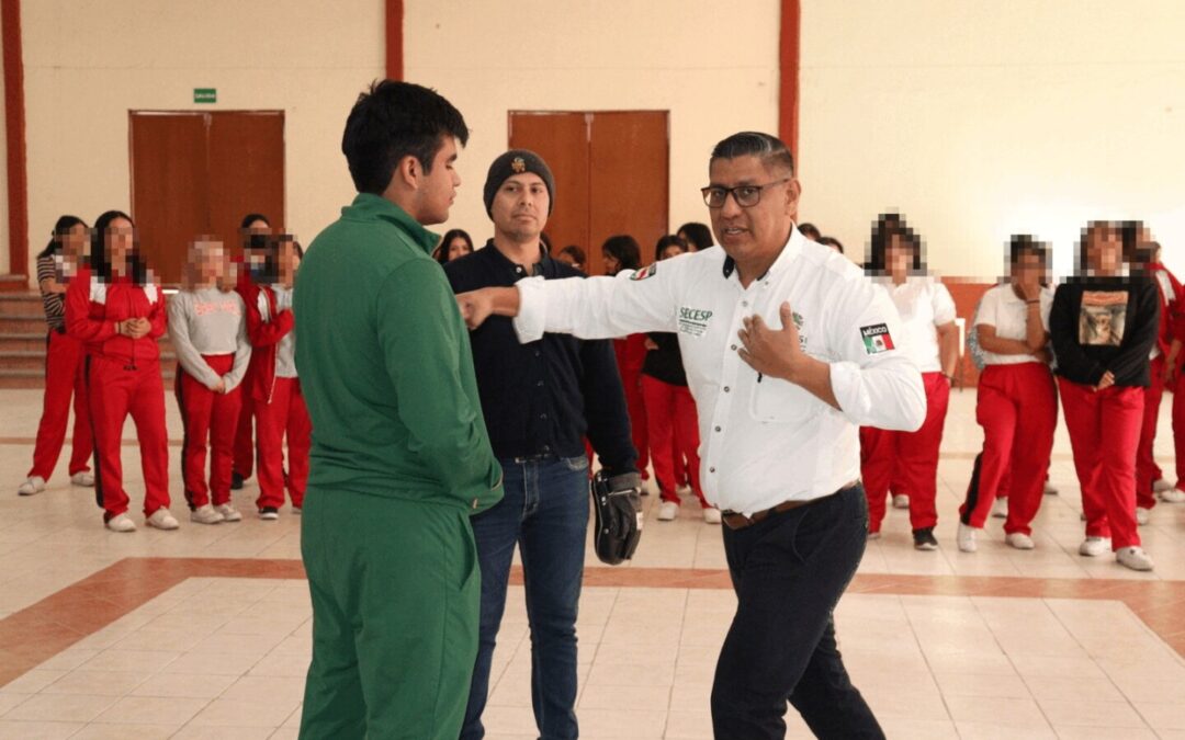 ESTUDIANTES PARTICIPAN EN TALLER DE DEFENSA PERSONAL