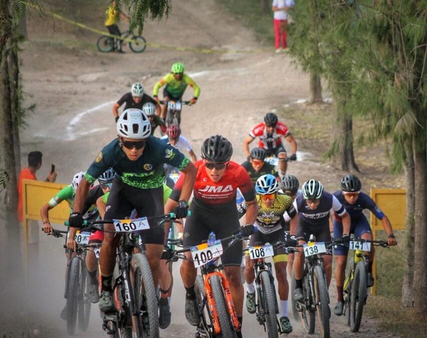 ATLETAS DISFRUTAN DEL TANGAMANGA EN CAMPEONATO DE BICICROSS