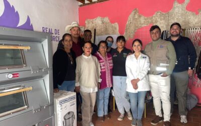 MUJERES DE CATORCE RECIBEN EQUIPO PARA IMPULSAR EMPRENDIMIENTOS