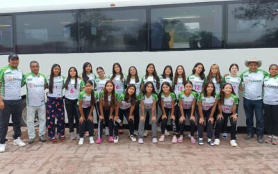 EL PRESIDENTE DE TAMUÍN MARCELINO BAUTISTA ENTREGÓ UNIFORMES Y TRANSPORTE A LA SELECCIÓN DE VOLEIBOL, AJEDREZ Y ATLETISMO