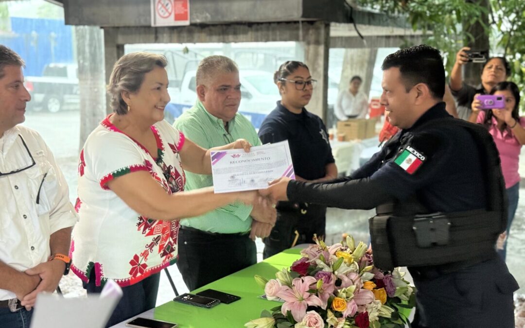 POLICÍAS MUNICIPALES RECIBEN RECONOCIMIENTOS POR CONCLUIR CAPACITACIÓN EN PERSPECTIVA DE GÉNERO