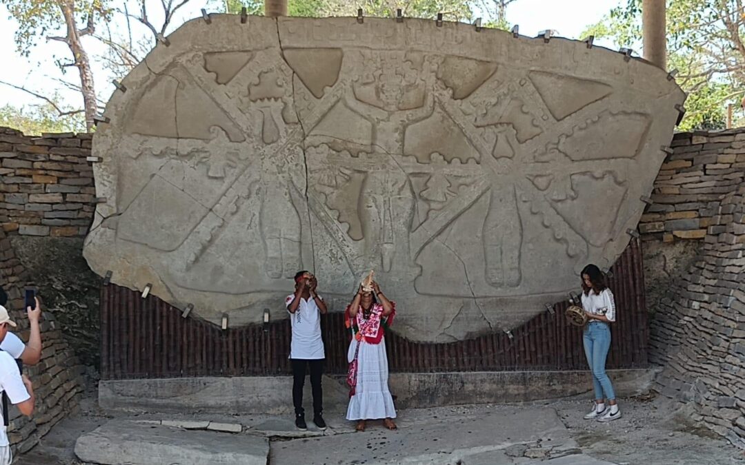 EN TAMUÍN: CENTENARES DE VISITANTES PRESENCIARON EL EQUINOCCIO DE PRIMAVERA EN EL SITIO ARQUEOLÓGICO TAMTOC