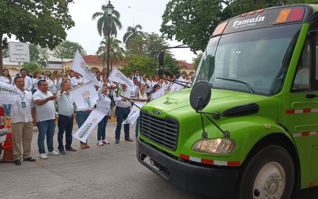 ONDEANDO BANDERAS ENTRA EN FUNCIONES EL NUEVO AUTOBÚS DE PASAJEROS DEL AYUNTAMIENTO DE TAMUÍN
