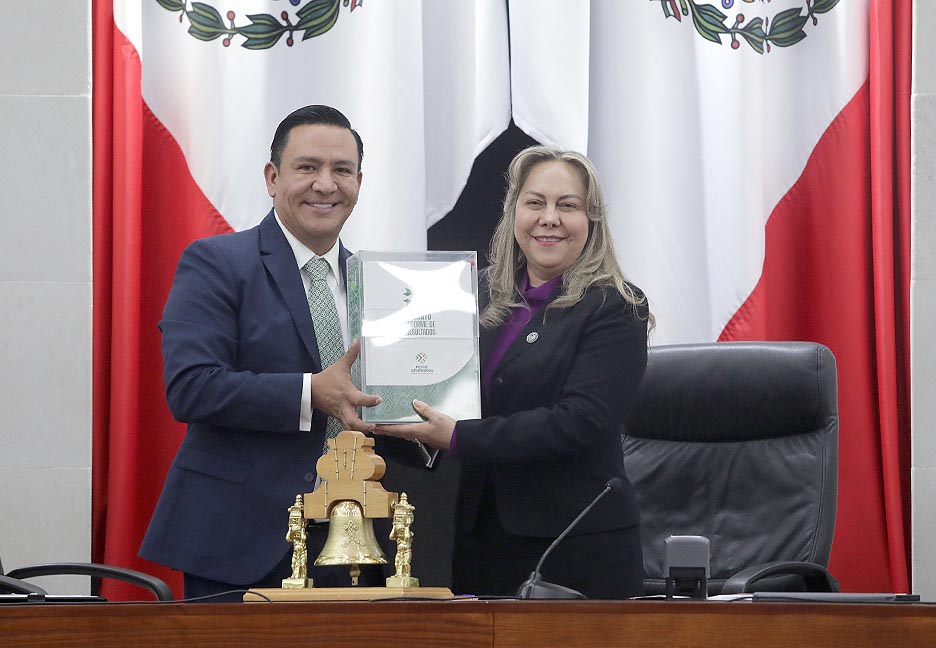 RECIBE LA DIRECTIVA DEL CONGRESO DEL ESTADO EL INFORME CORRESPONDIENTE AL CUARTO AÑO DE GOBIERNO DEL PODER EJECUTIVO, EN SESIÓN SOLEMNE