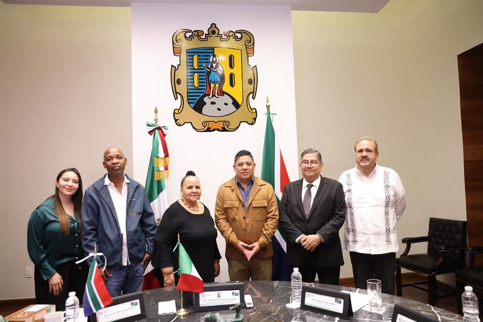 FORTALECE RICARDO GALLARDO RELACIONES DE SLP CON EL MUNDO