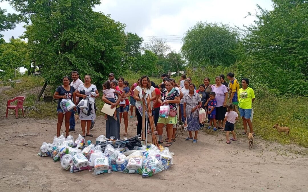 EL SMDIF DE TAMUÍN ENTREGÓ ARTÍCULOS DE LIMPIEZA A FAMILIAS DEL EJIDO TAMANTE
