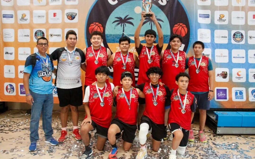 EL PRESIDENTE MARCELINO BAUTISTA RECONOCE EL CAMPEONATO NACIONAL TS DEL EQUIPO DE BASQUETBOL «WOLVES TAMUÍN S.L.P.