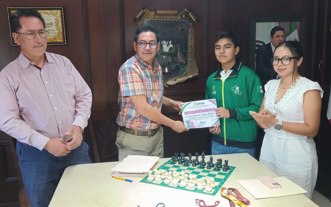 Gobierno de Tamuín destaca logros del joven ajedrecista Juan Antonio Rocha